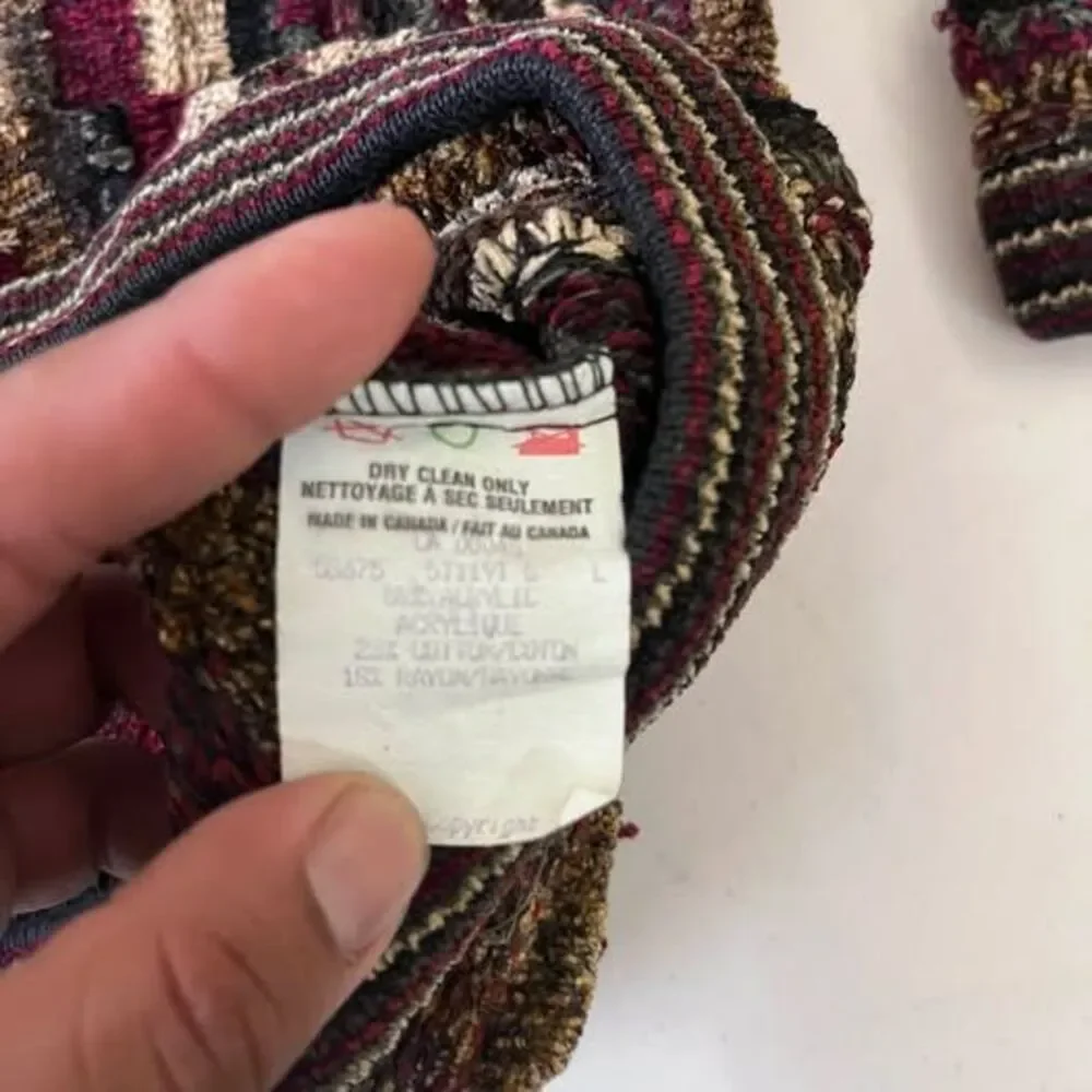 Tundra Canada 3D Knit Sweater Size Large